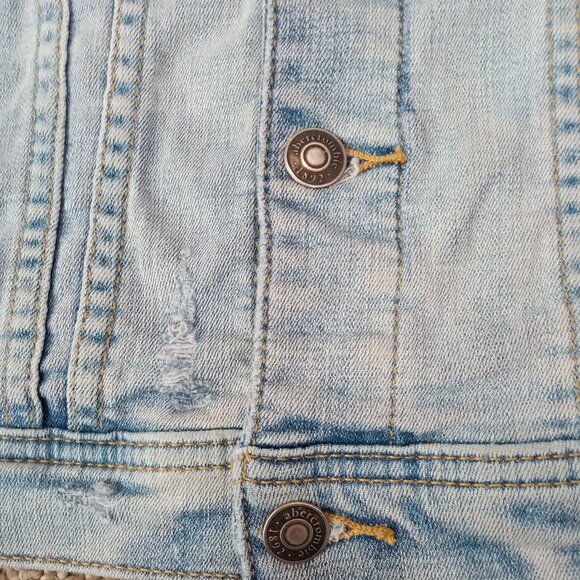Abercrombie Kids Jean Jacket Girls Size Small S 7 / 8 Distressed Hooded - Picture 2 of 11